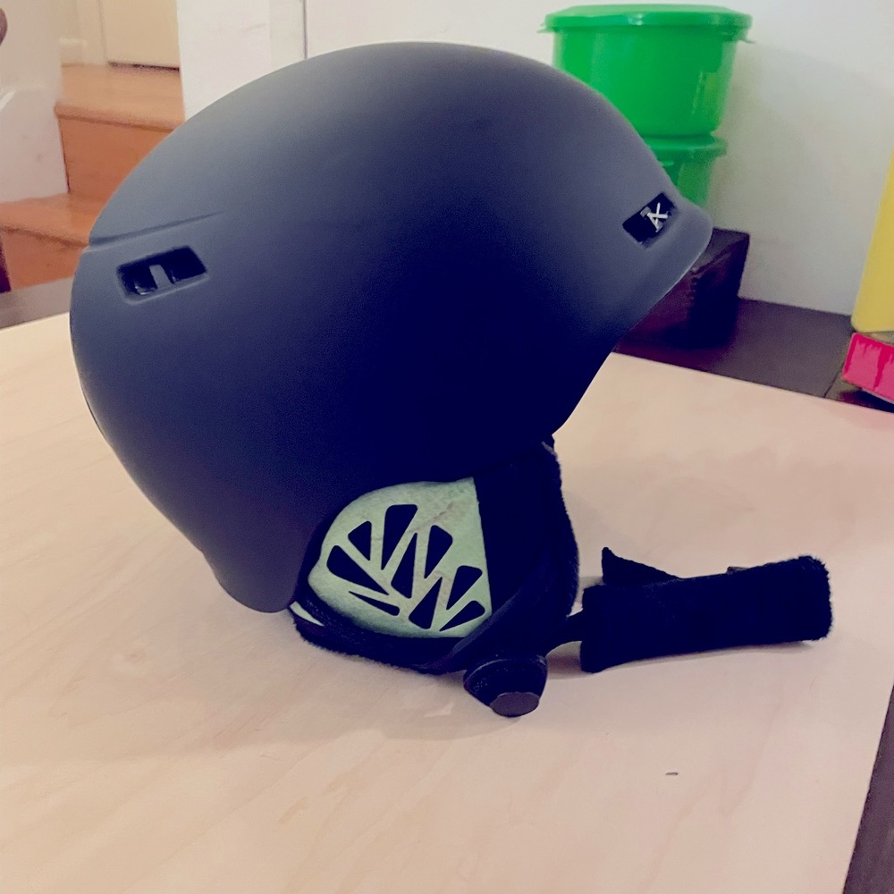 Anon snowboarding/skiing helmet